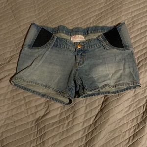Isabel maternity shorts